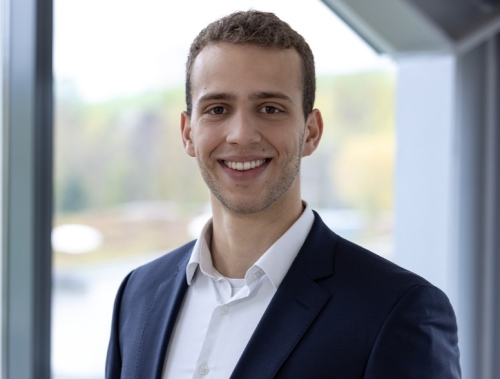 Absolvent Wirtschaftsrecht (Bau und Immobilien)