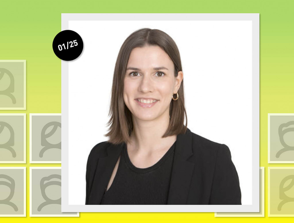 Grafik mit grauen Kacheln und Porträbild von Frau in der Mitte