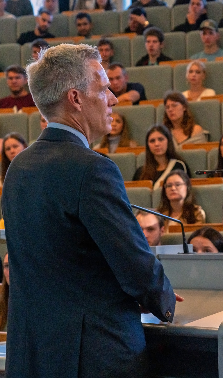 Professor hält Rede