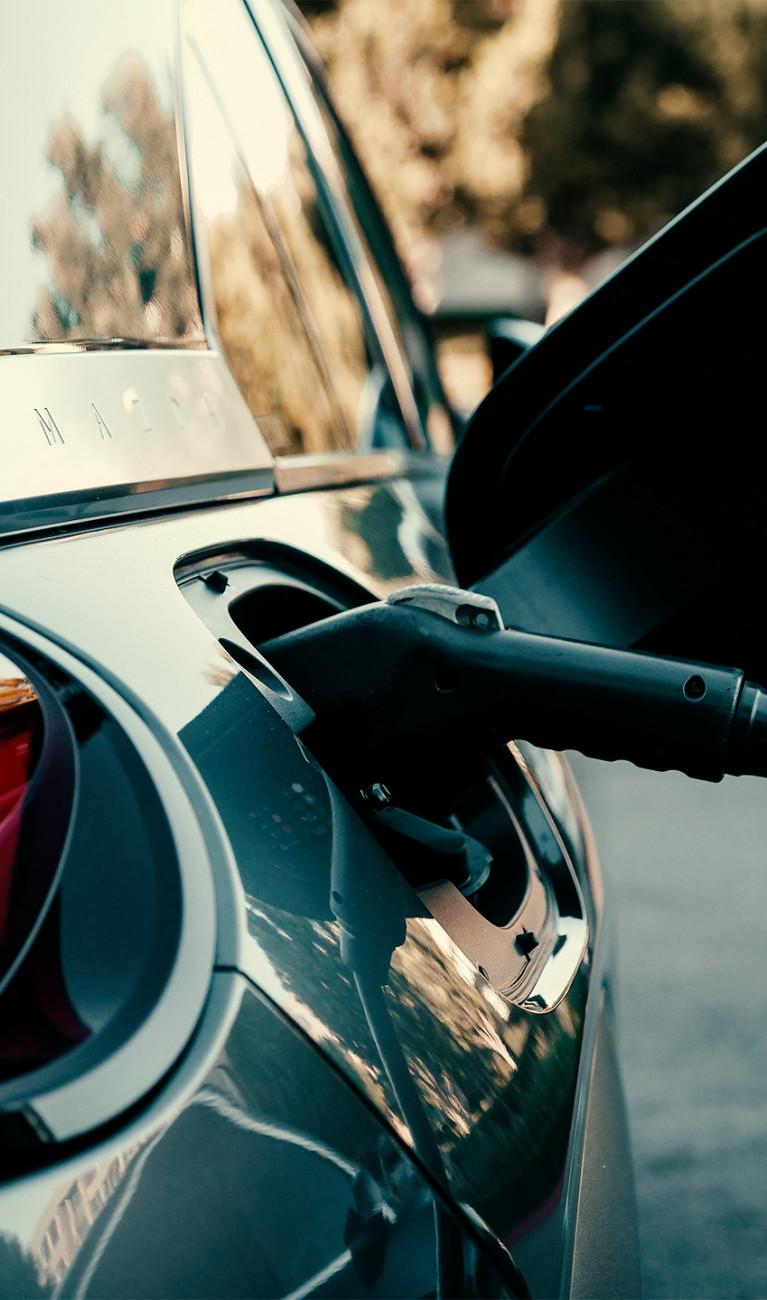 E-Auto, das gerade geladen wird