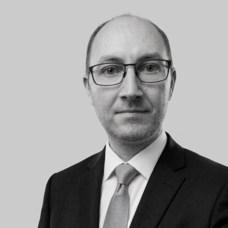 Meinholz Anzug Homepage sw quadratisch.png